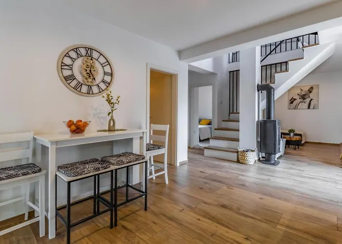 빌라 Lona By Guide