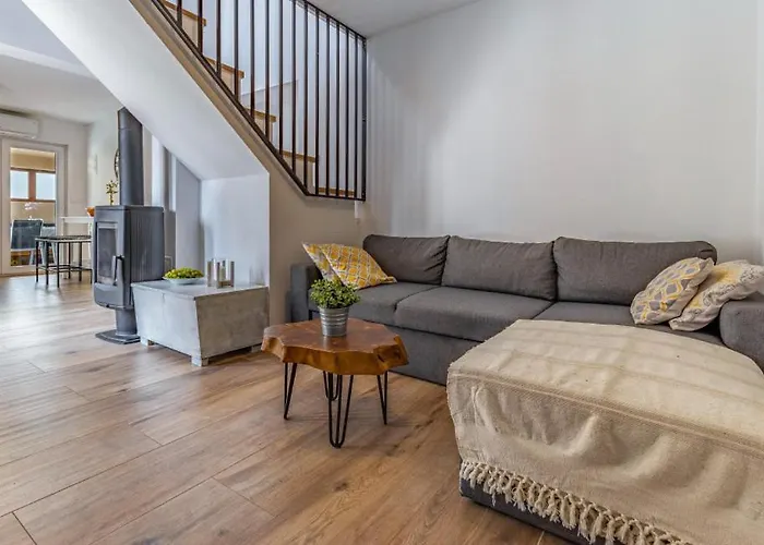 Lona By Guide 빌라 *