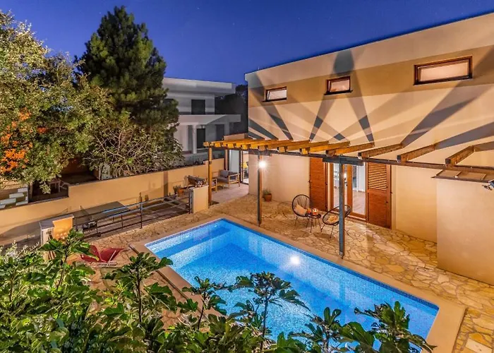 빌라 Lona By Guide *