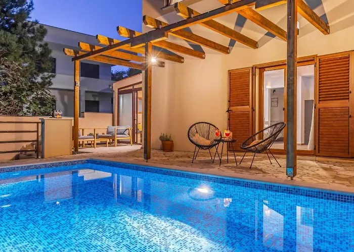 Lona By Guide 빌라 페로이