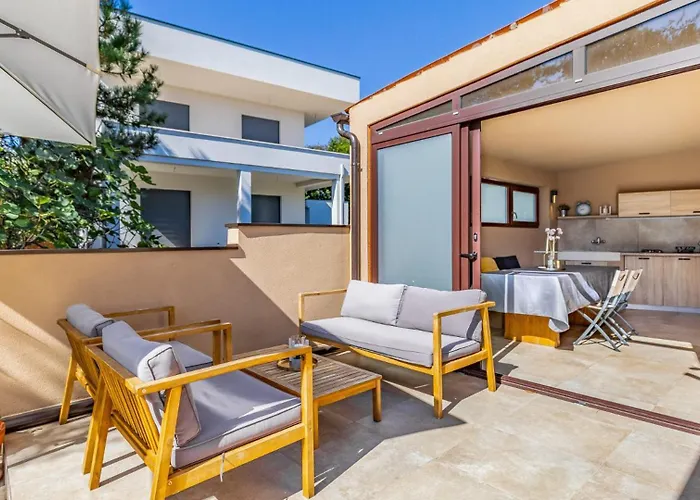 Lona By Guide Villa