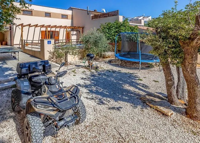 Lona By Guide 빌라