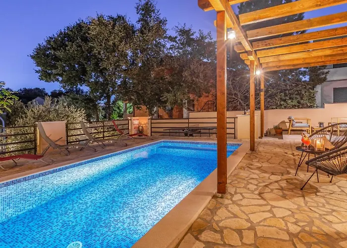 Villa Lona By Guide