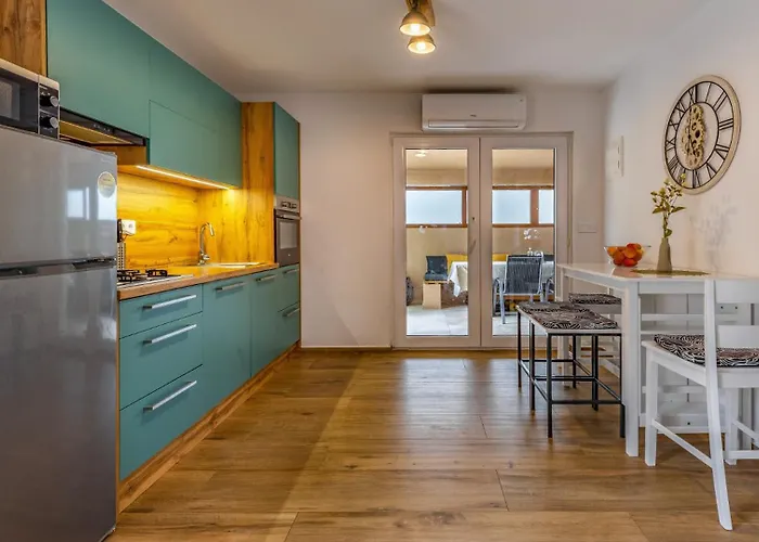 Lona By Guide * 페로이