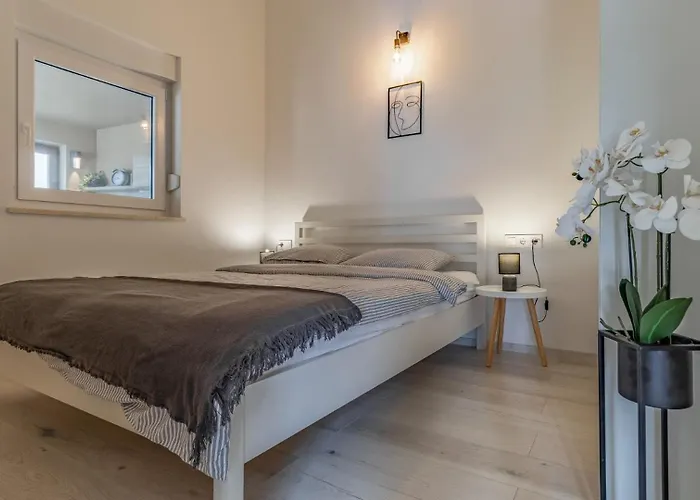 Lona By Guide 빌라 *