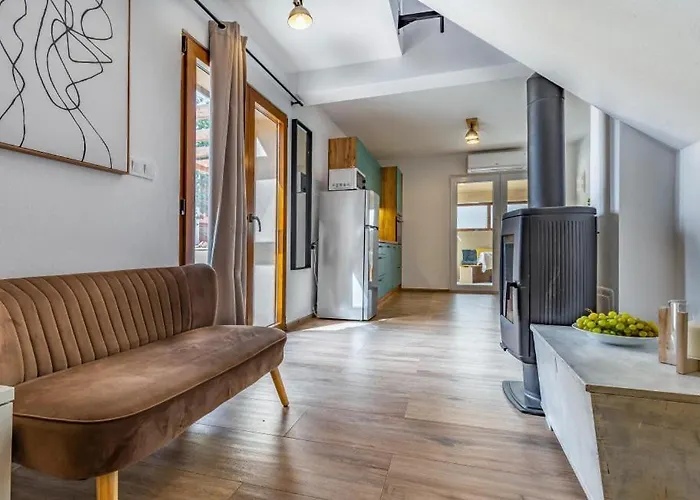 Lona By Guide * Peroj