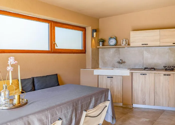 Villa Lona By Guide