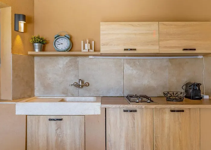 Lona By Guide * Peroj